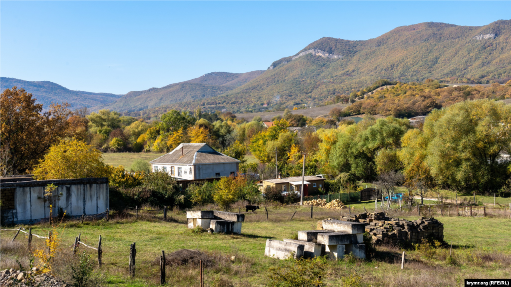 Вигляд на село з південно-східних схилів