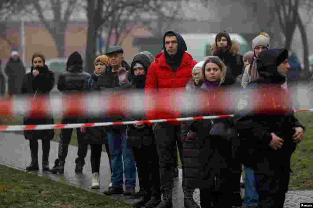 Повідомляється, що 9 із 16 загиблих перебували на борту гелікоптера ДСНС