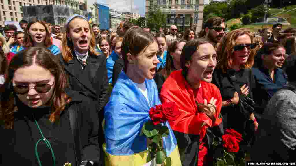 &laquo;Герої не вмирають&hellip;&raquo; лунає над майданом&nbsp;