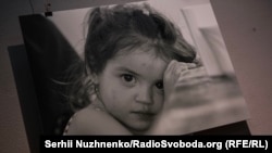 «Доросле кримське дитинство»: в Києві відкрилася виставка про сім'ї політв'язнів