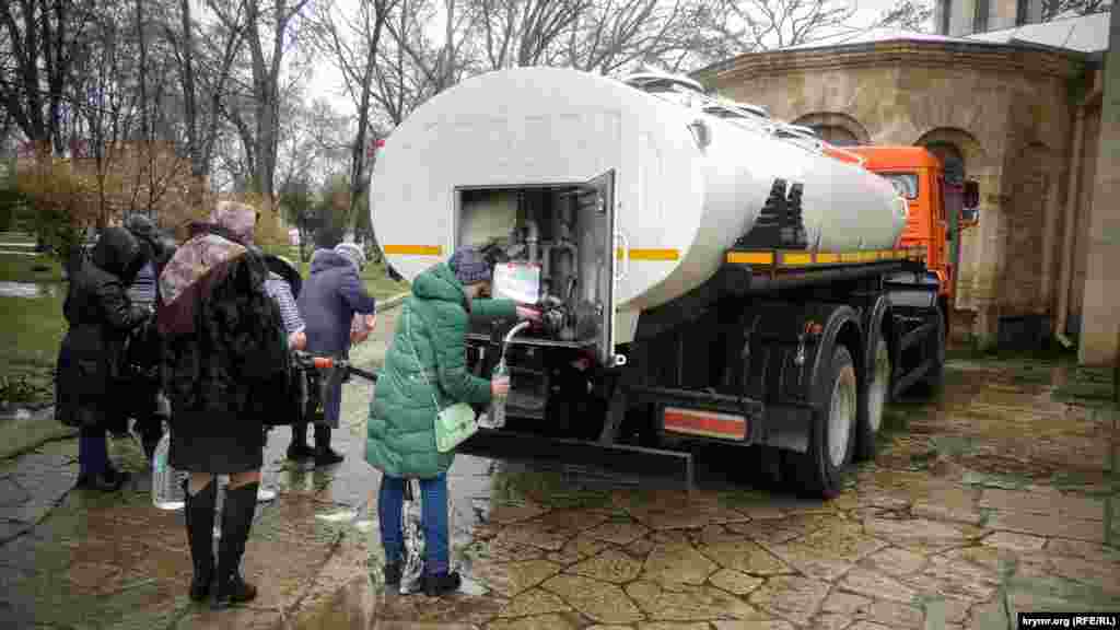 Святая вода на розлив