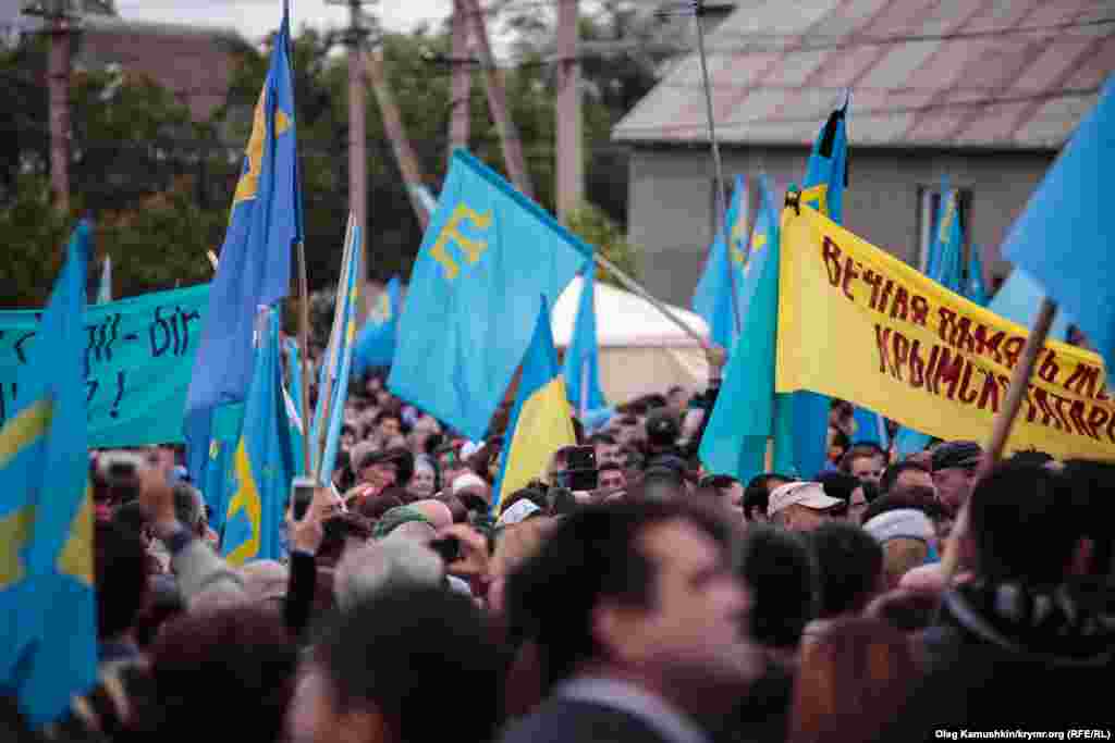 Crimean Tatar people mourning rally on May 18 in Simferopol 