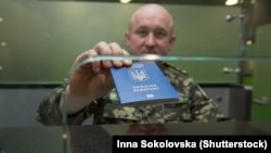 Ukraine -- Specialists of the State Border Guard Service of Ukraine show the system biometric passports control at the airport "Boryspil", 19Feb2015