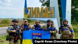 Бойцы батальона Национальной полиции Украины «Запад» после освобождения города Лимана от российской армии. Лиман, Донецкая область, 2 октября 2022 года