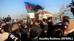 Foto illüstrasiya. Bakıda məcburi köçkünlərin evlərinin sökülməsinə qarşı etiraz aksiyası - 2011