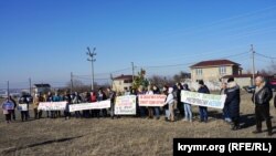 Жители симферопольской Каменки провели пикет против планов российского министерства ЖКХ Крыма построить мусороперегрузочную станцию, 26 января 2020 года