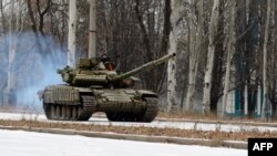 Російський танк T-72 у Донецьку. 26 листопада 2014 року