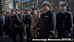 Начальник Института ВМС НУ «Одесская морская академия» капитан 1 ранга Петр Гончаренко (второй справа)