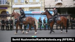 Полицейские во время проведения «Марша равенства»