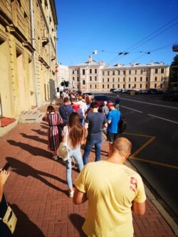 Очередь за бюллетенями в Санкт-Петербурге