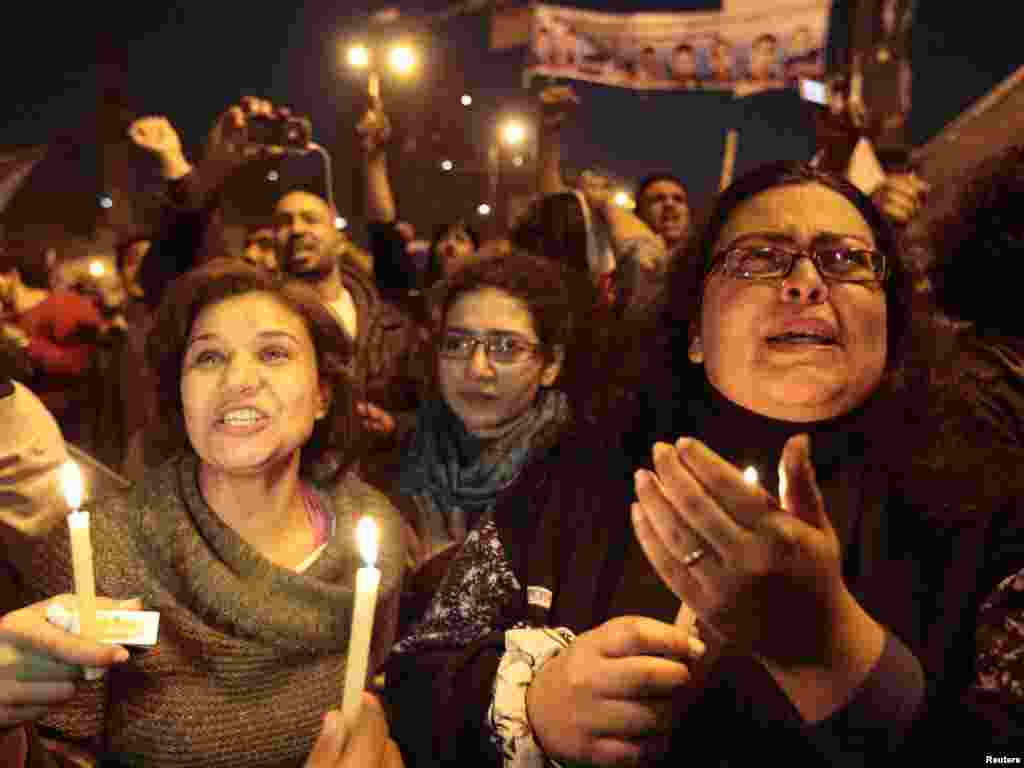 Təhrir Meydanı, 11 fevral 2011. Mubarak&#39;ın istefasını elan etməsindən dərhal sonra meydanın reaksiyası.