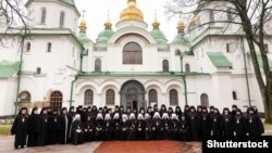 Ієрархи Православної церкви України (ПЦУ) під час відзначення другої річниці Об’єднавчого собору українських церков біля Софійського собору, храму часів України-Русі (1011 рік). Київ, 15 грудня 2020 року