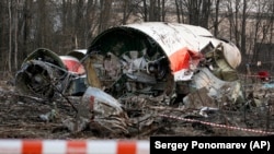 Уламки польського президентського літака під Смоленськом. Росія, 11 квітня 2010 року