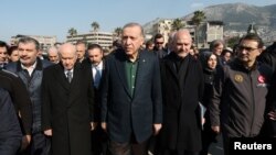 Recep Tayyip Ərdoğan və MHP sədri Devlet Bahceli zəlzələdən sonra Hatay vilayətinə baş çəkərkən