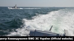 Украинские военные корабли пытаются пройти через Керченский пролив. 25 ноября 2018 года