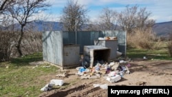 Звалище в Лучистому під Алуштою